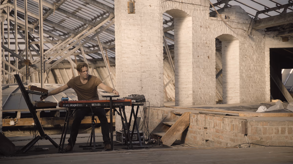 Tebahide — Take a Trip Down (Live Session) — image 2 sur 23