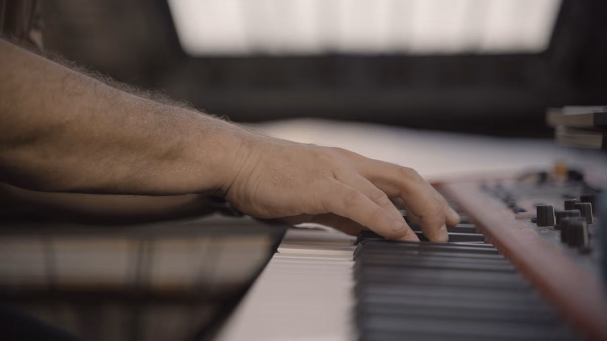 Tebahide — Take a Trip Down (Live Session) — image 5 sur 23