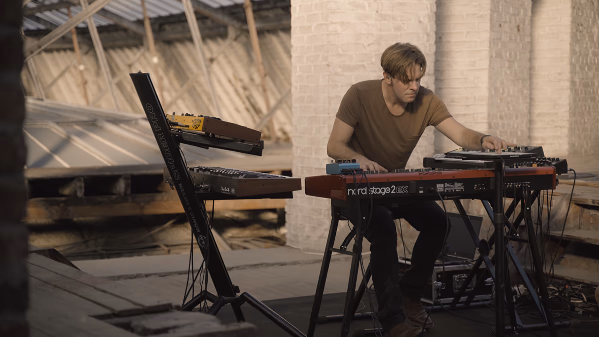Tebahide — Take a Trip Down (Live Session) — image 10 sur 23
