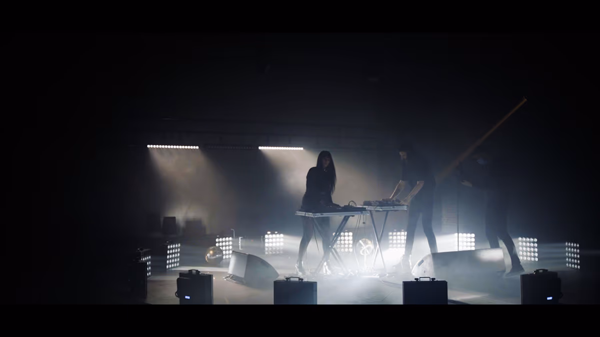 Ultra Sunn (At About It) — Live Session — image 2 sur 23