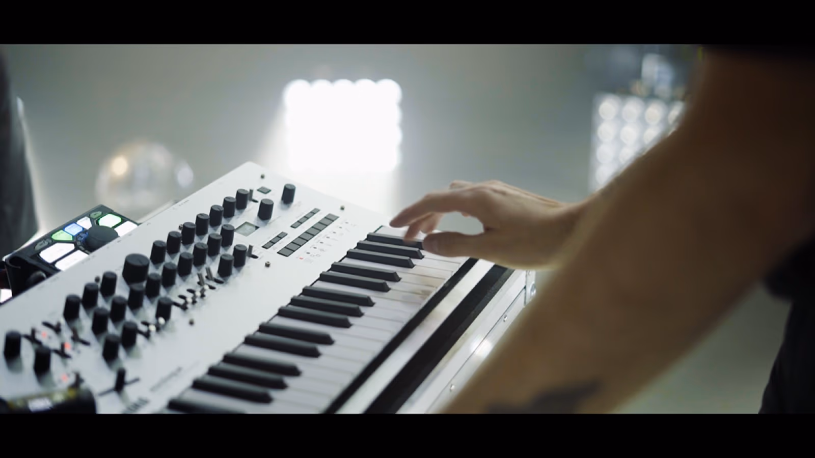 Ultra Sunn (At About It) — Live Session — image 19 sur 23