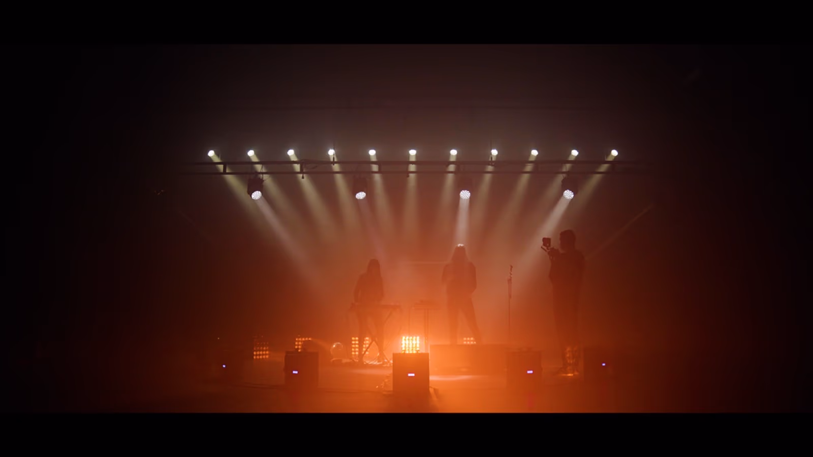 Ultra Sunn (At About It) — Live Session — image 23 sur 23