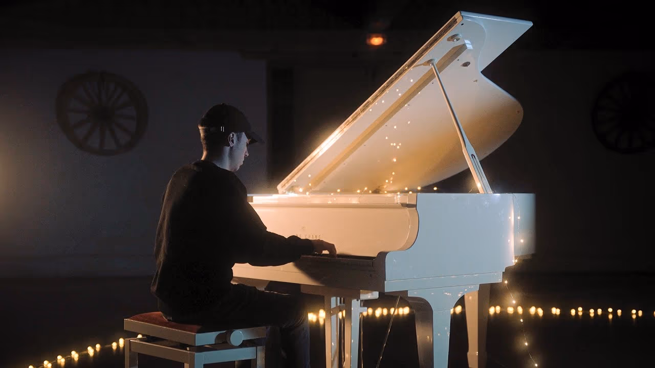 HoKø, Lucie Cravero — Sweet Comet (Official Video)
